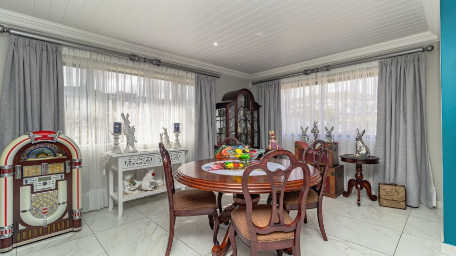 4 Bedroom Property for Sale in Monte Christo Western Cape